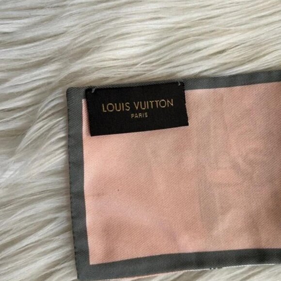 Louis Vuitton Rare & Limited Edition Pink and Gray Rose Poudre Trunks Silk Scarf - Picture 8 of 10
